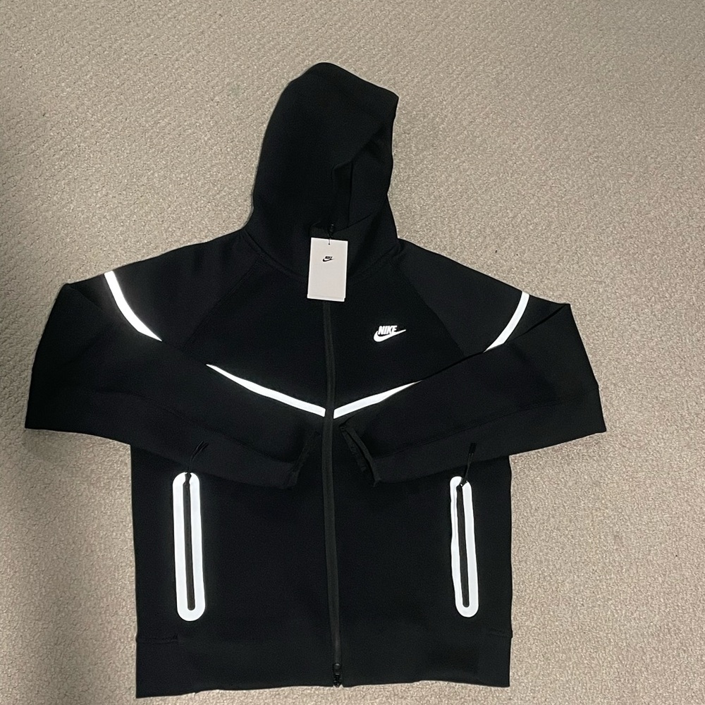 NIKE TECH REFLECTIVE HOODIE SIZE LARGE FITS MEDIUM